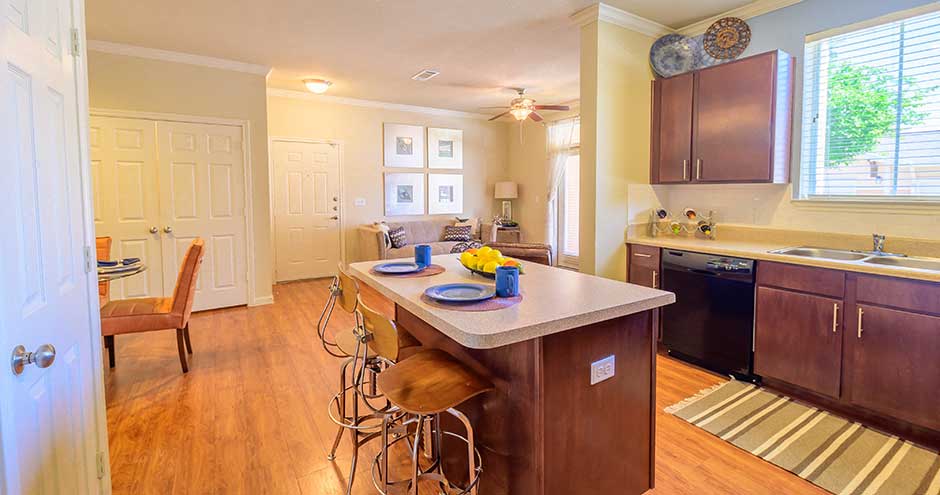 Parkway Grande Apartment Homes Image 3