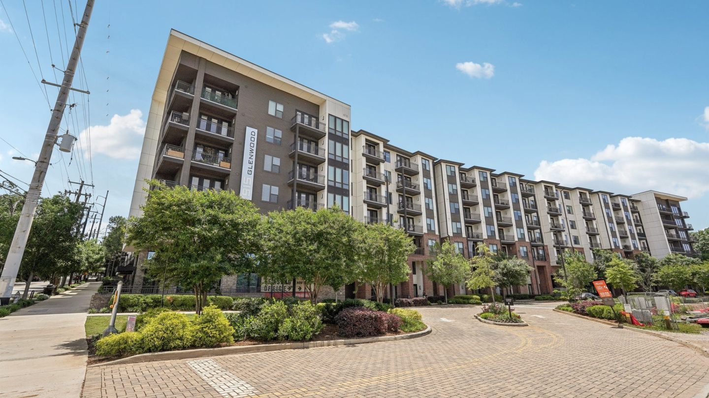 915 Glenwood Apartments at Grant Park Image 1