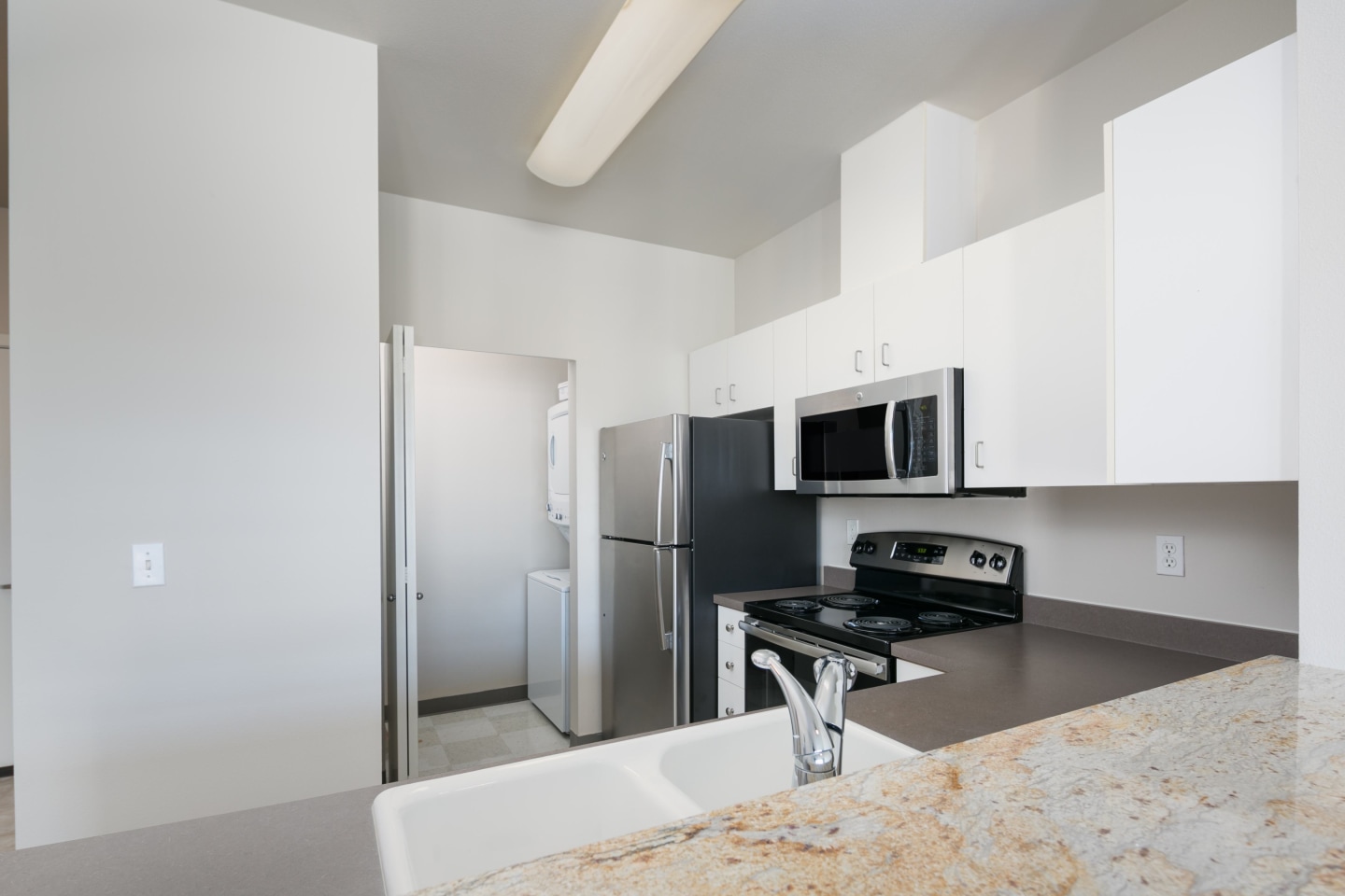 Pacific Pointe Apartments Image 12