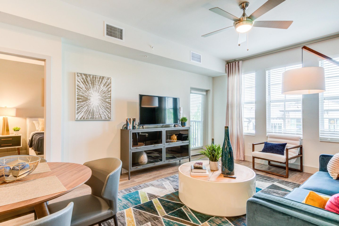 VIVE Modern Apartments Image 11