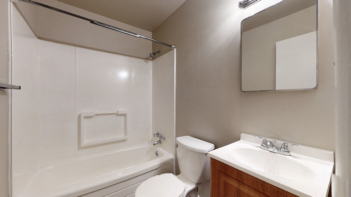 1360 Franklin Image 23