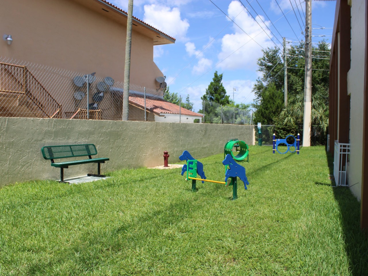 Las Brisas Gardens Image 12