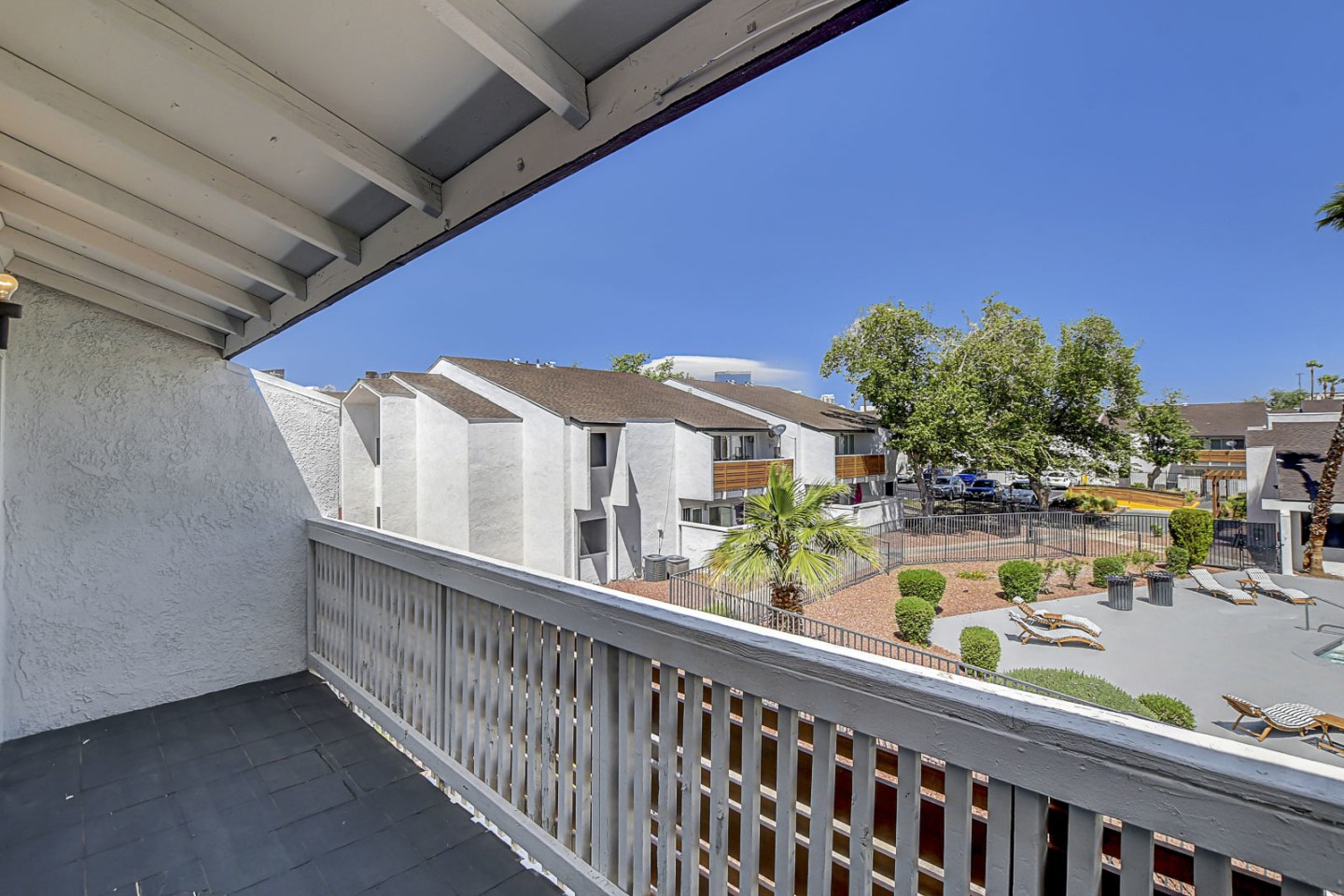 Tides at North Paradise Apartments Image 9