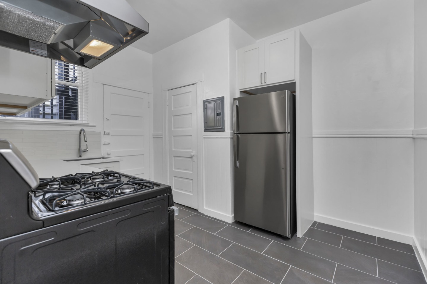 609 Ashbury Image 6