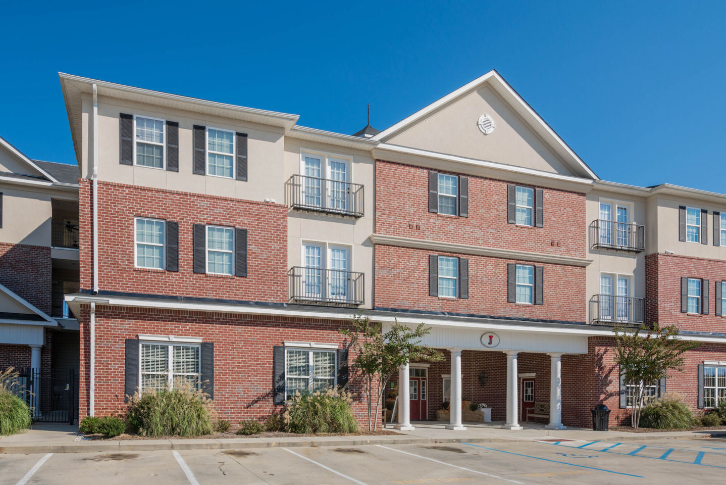 The Grand at Lake Sheri Image 1