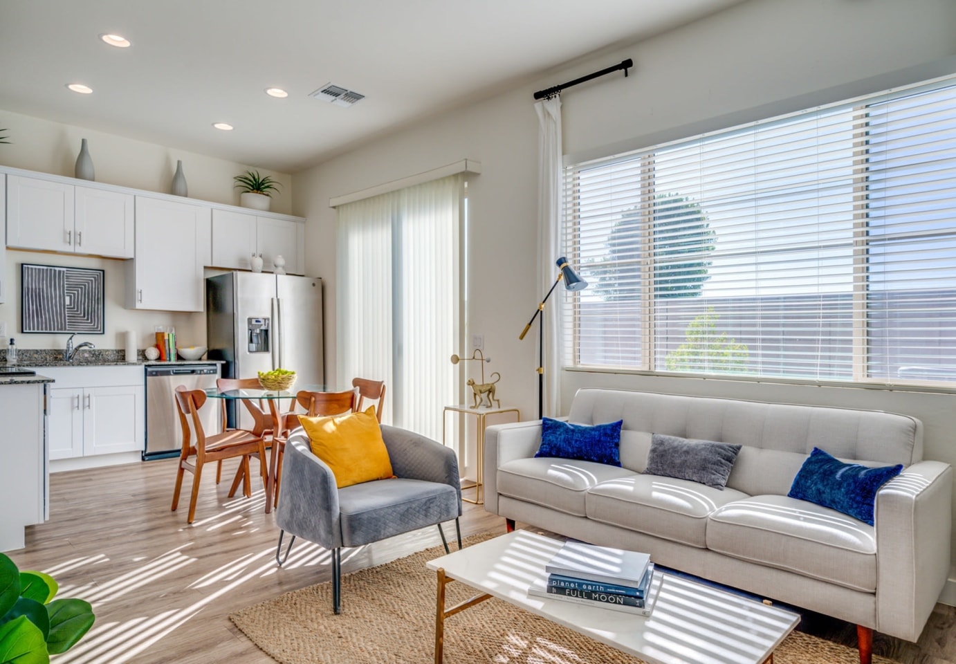 Crismon Gateway Rentals Image 3