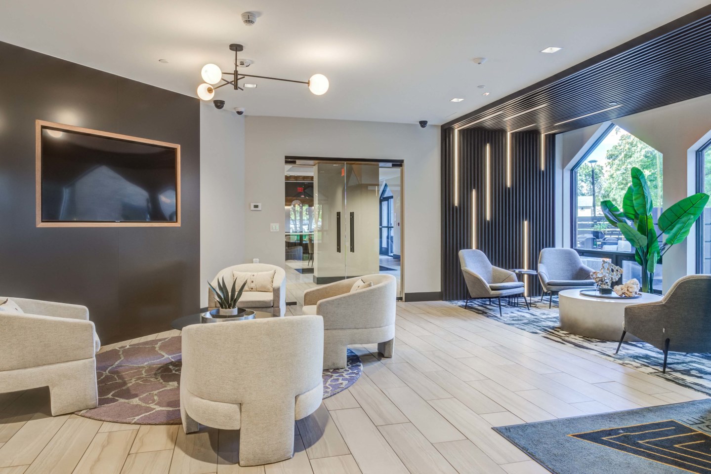 Skyrise Luxury Apartments Image 1