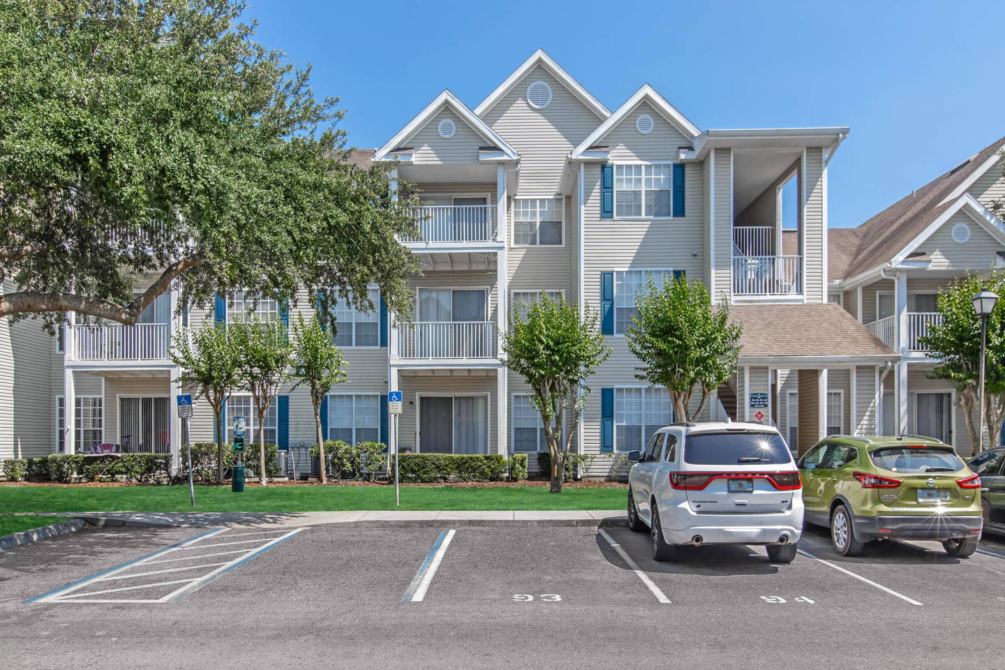 Lake House Apartments Image 32