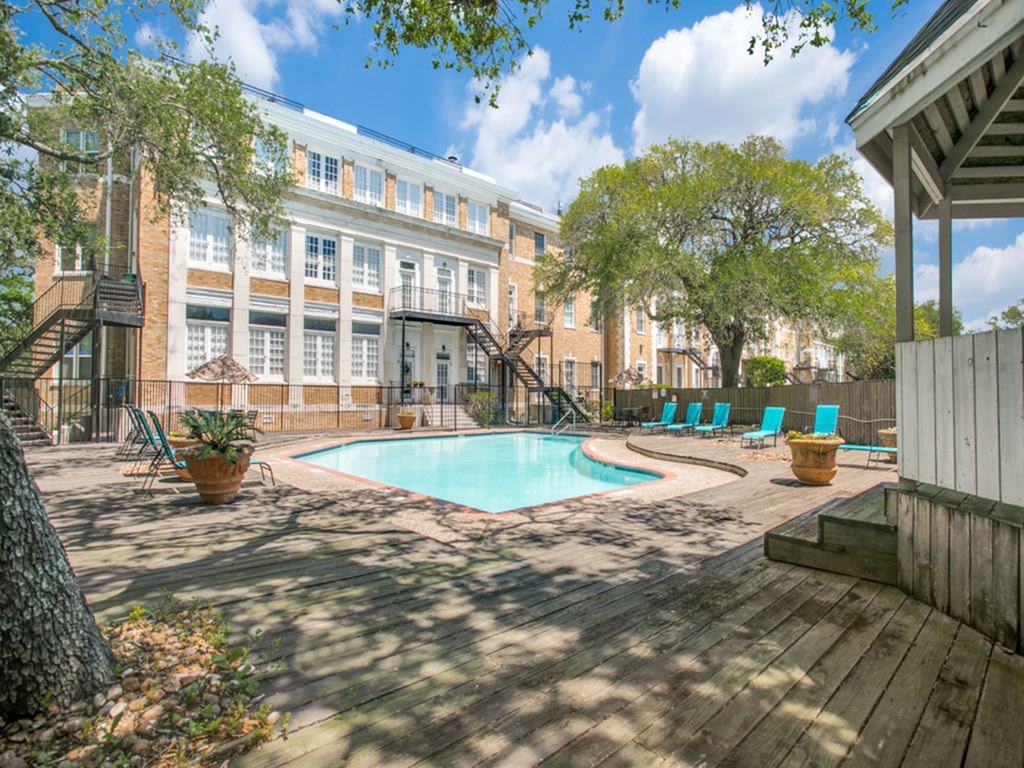 Park at Cedar Lawn Apartments Image 28