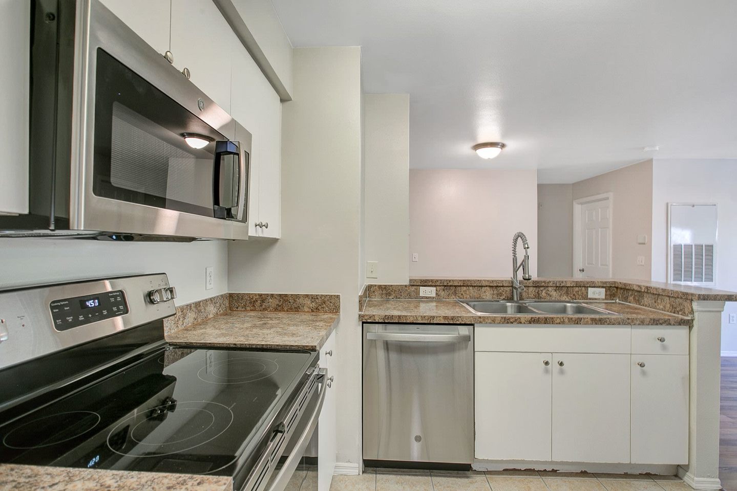 Fountain Place Apartments Image 4