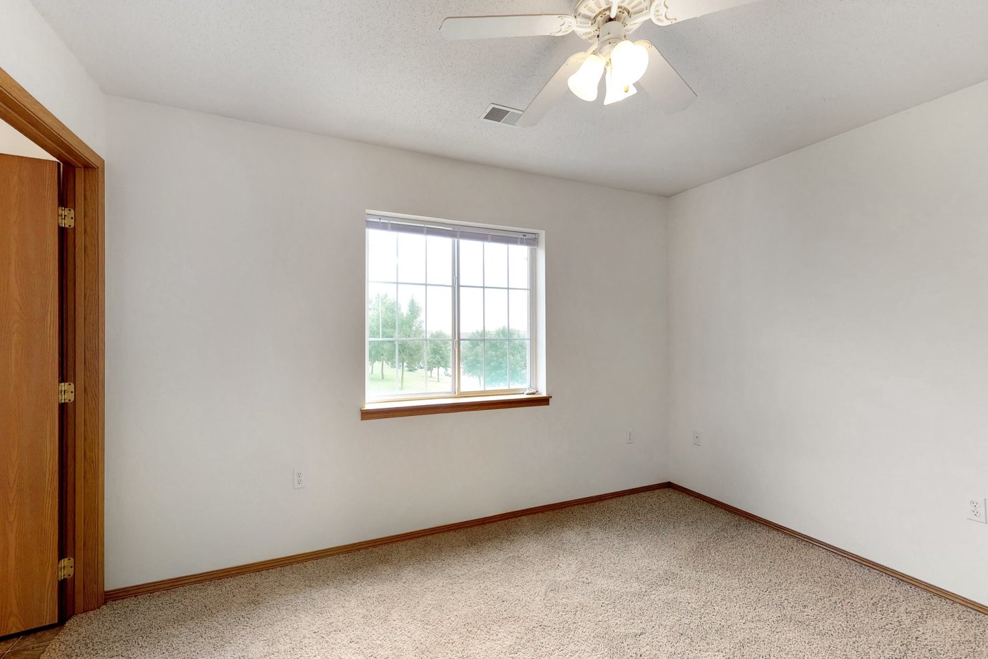 Platinum Valley Apartments Image 53
