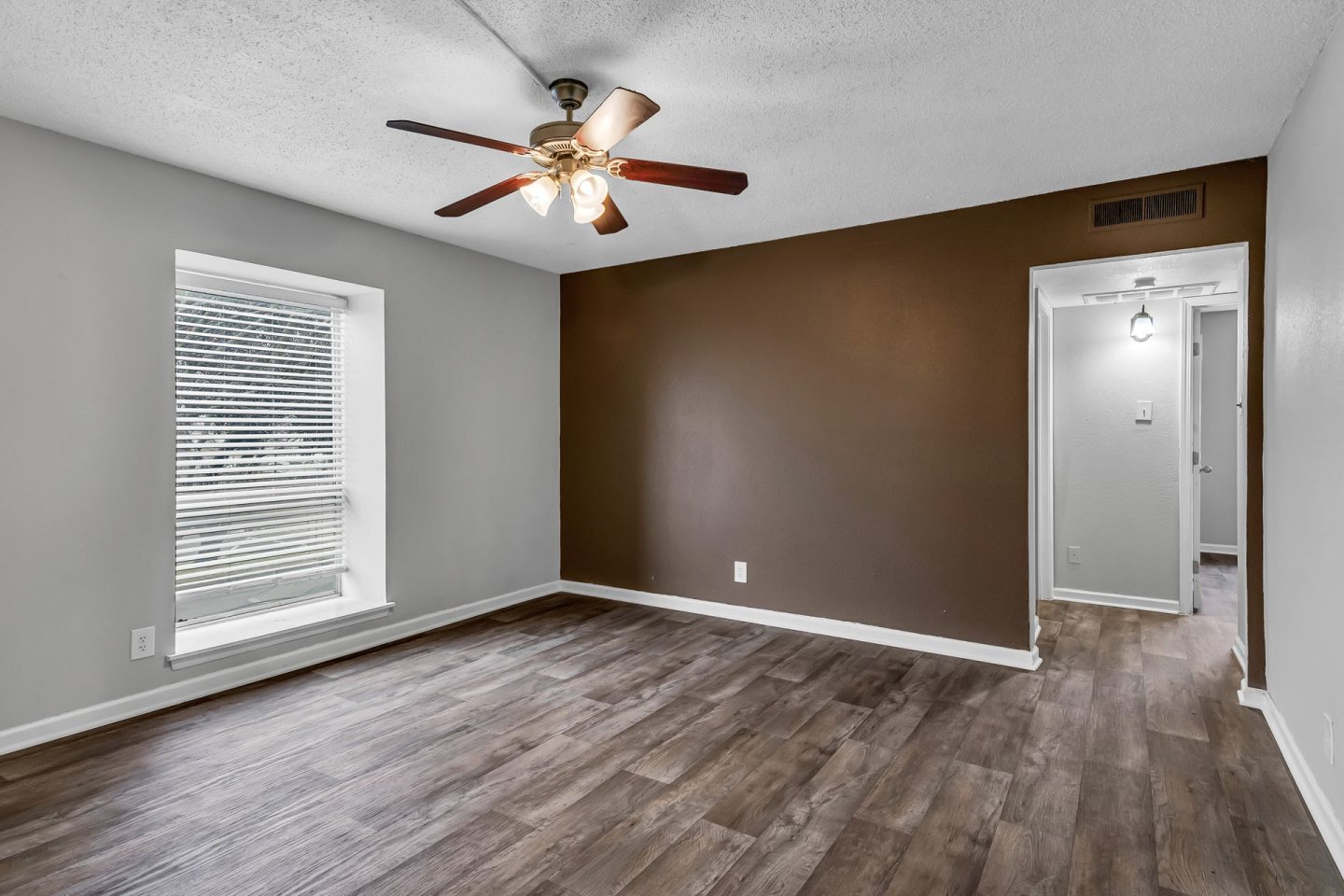 Glen Oaks Apartments Image 22