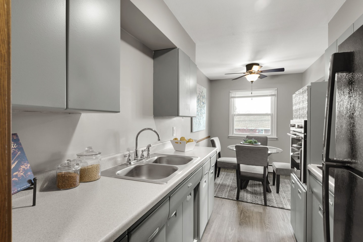 Brentwood Park Townhomes and Apartments Image 3