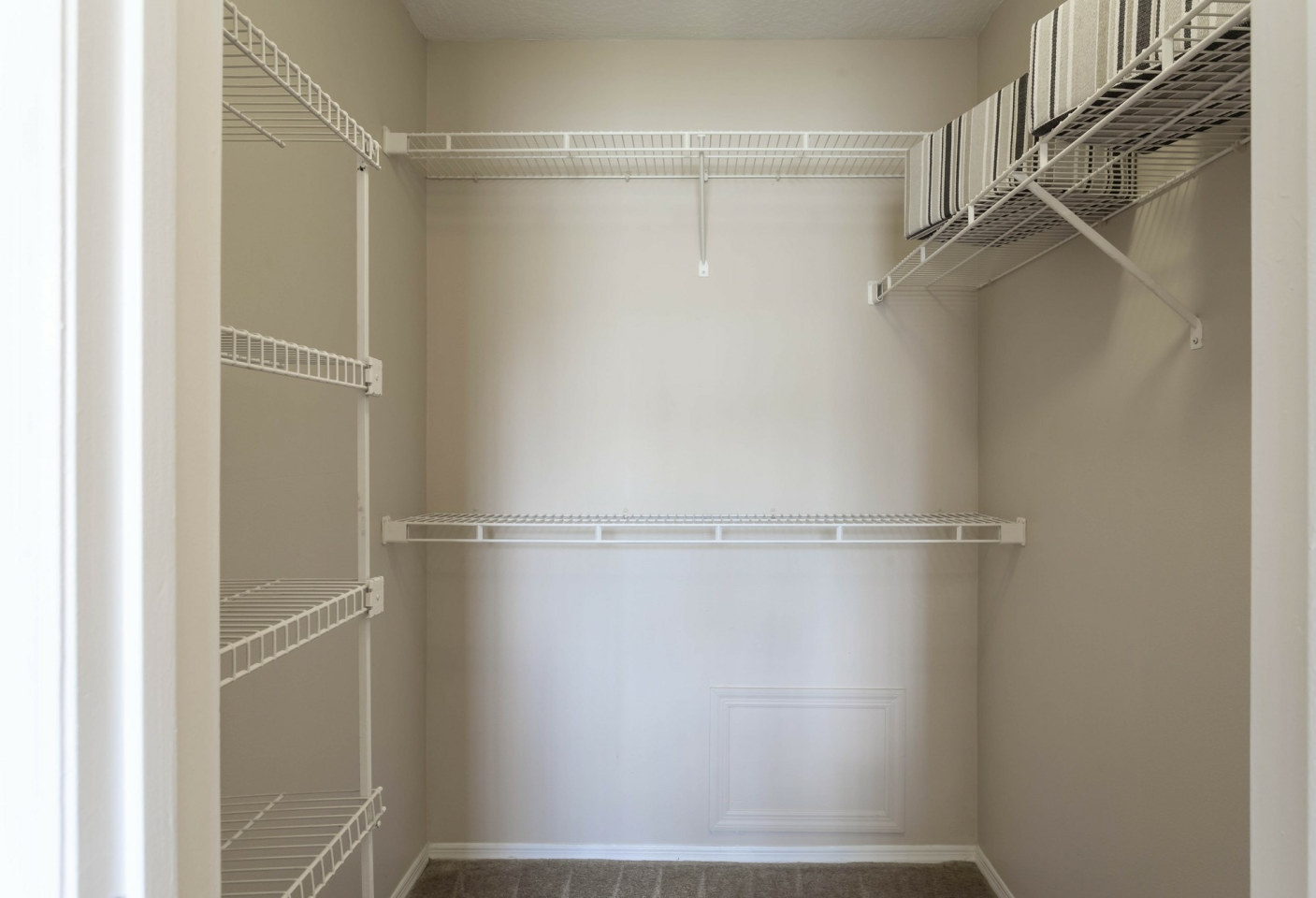 The Savannahs at James Landing Apartments Image 10