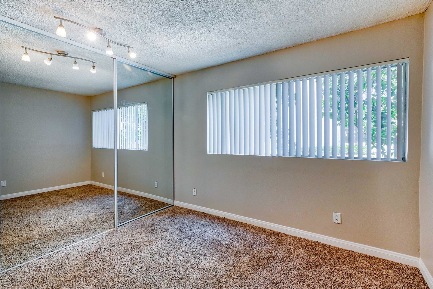 Summerview Beach Resort Luxury Apartments Image 4