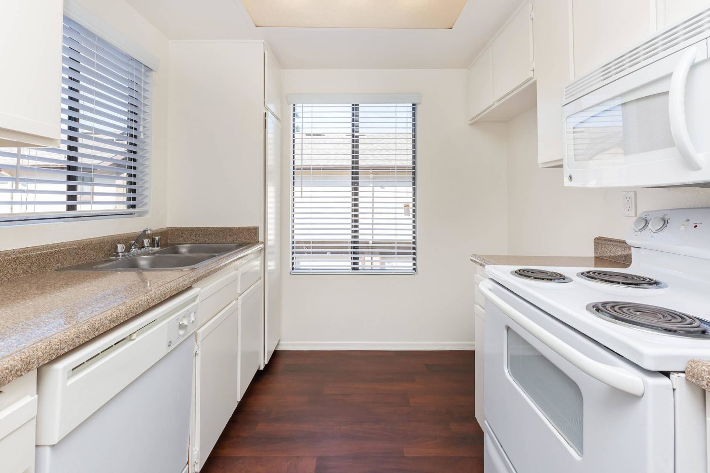 Emerald Court Apartment Homes Image 38