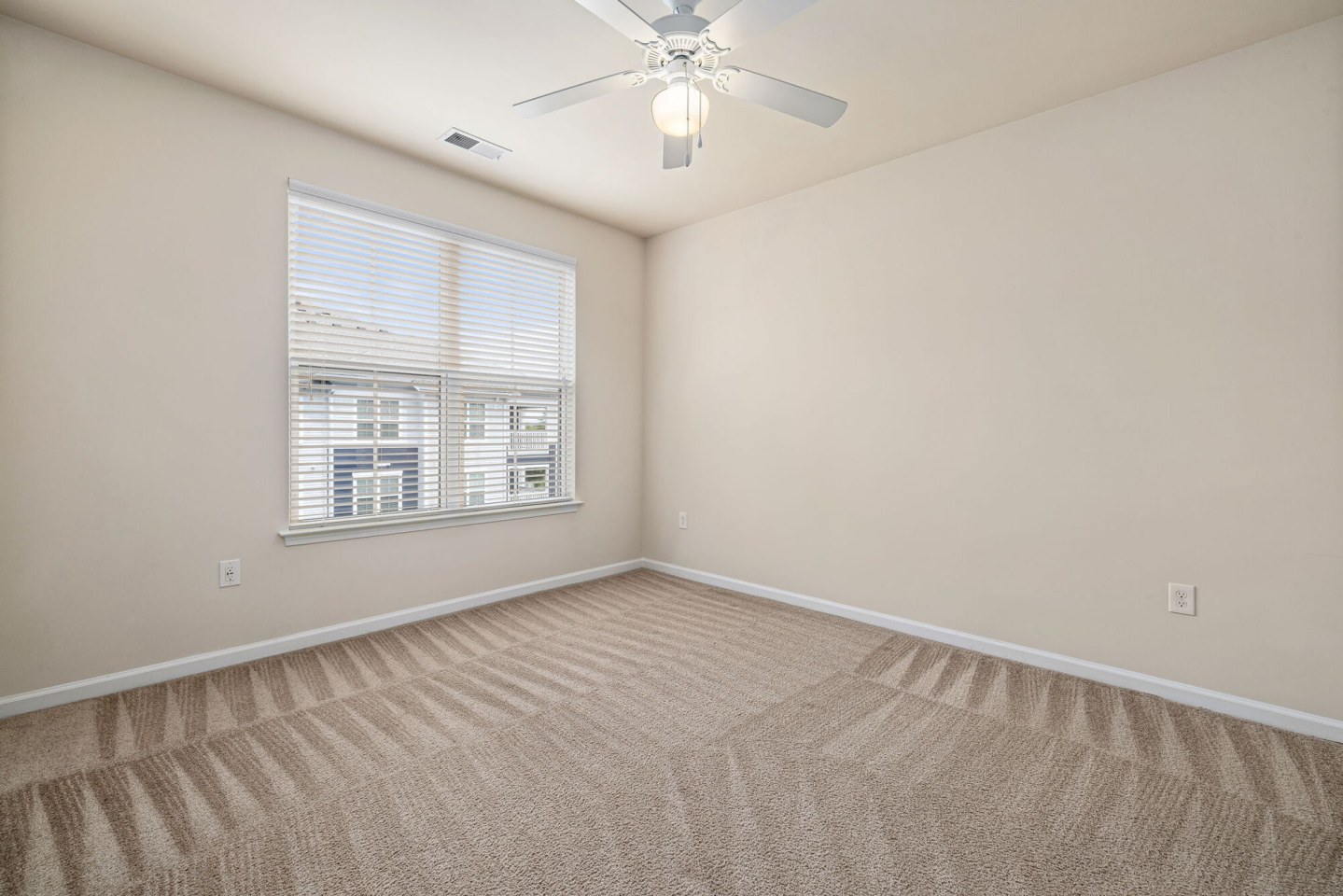 Level at 401 Image 31