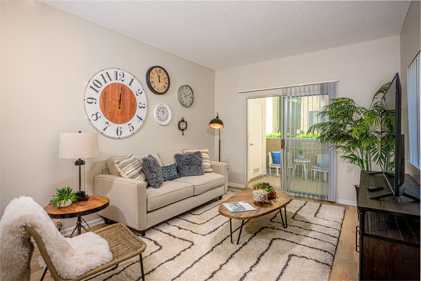 El Paseo Apartment Homes Image 14