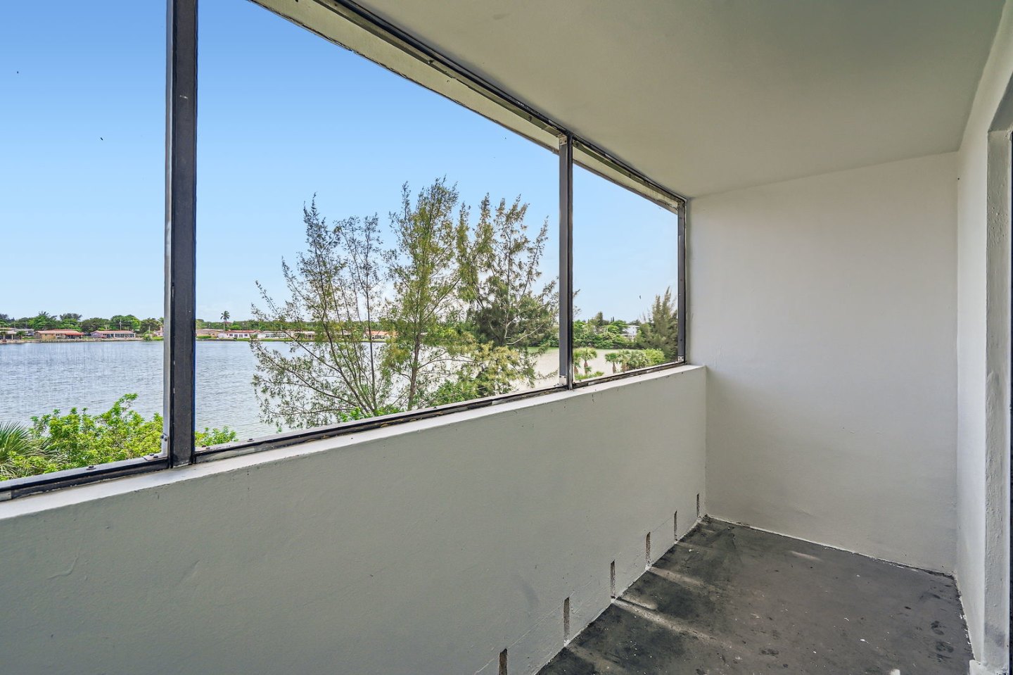 Lakeshore Presidential Apartments Image 23