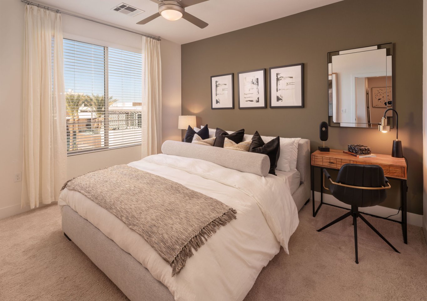 Town Chandler Image 31