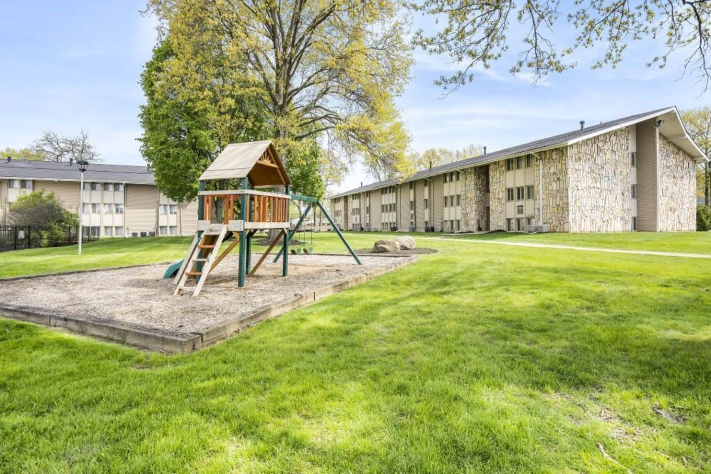 Stone Lodge Apartments Image 11