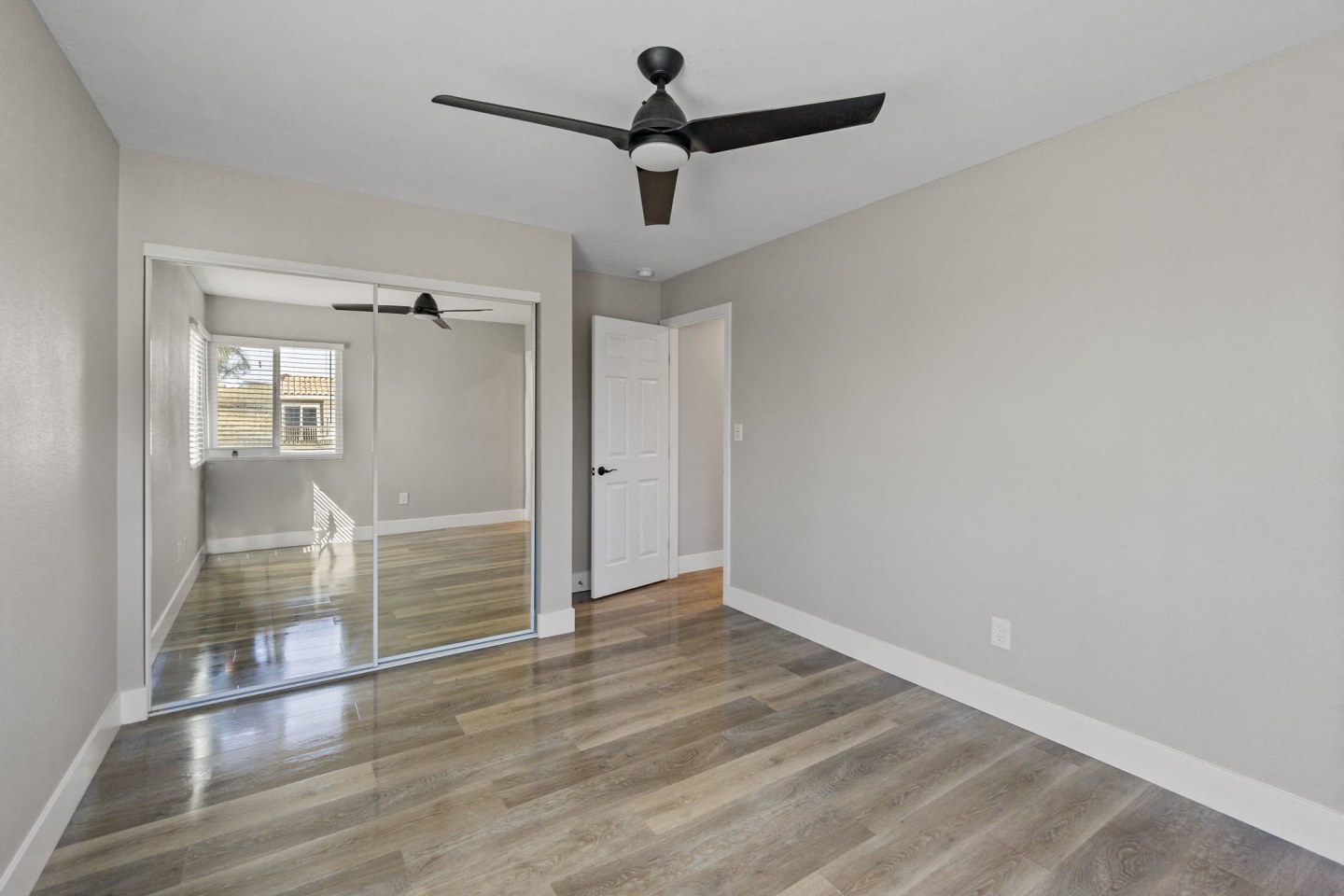Ocean Breeze Terrace Image 10