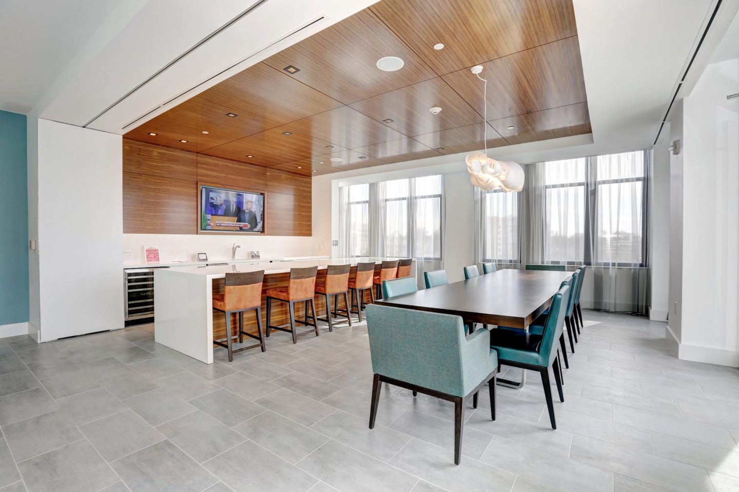 Solaire 7077 Woodmont Image 10
