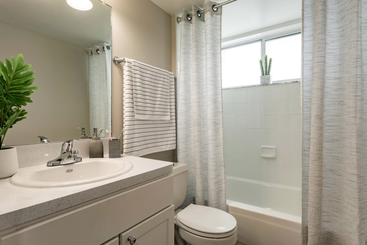 Welleby Lake Club Apartments Image 4