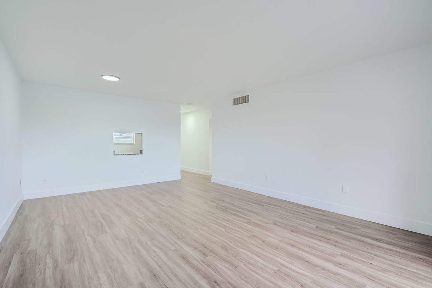 Lakeshore Presidential Apartments Image 3