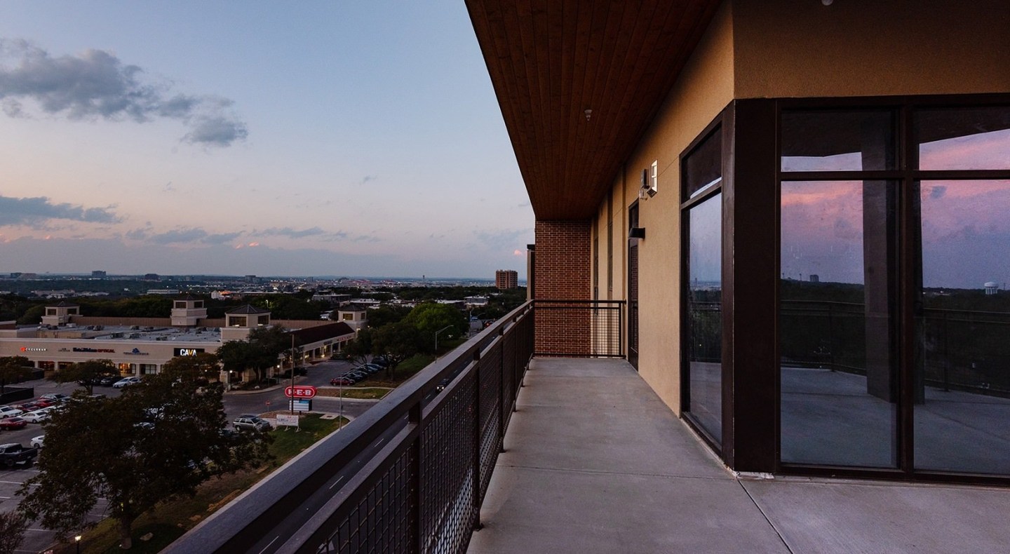 7600 Broadway Image 22