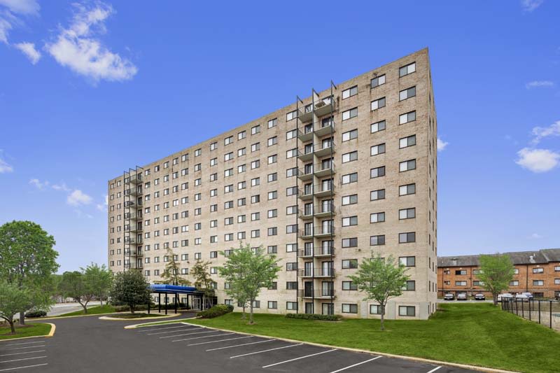 Iverson Towers Apartments & Anton House Apartments Image 8