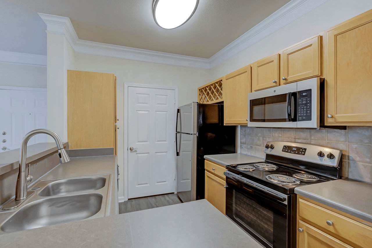 Lakeside at Town Center Apartments Image 70