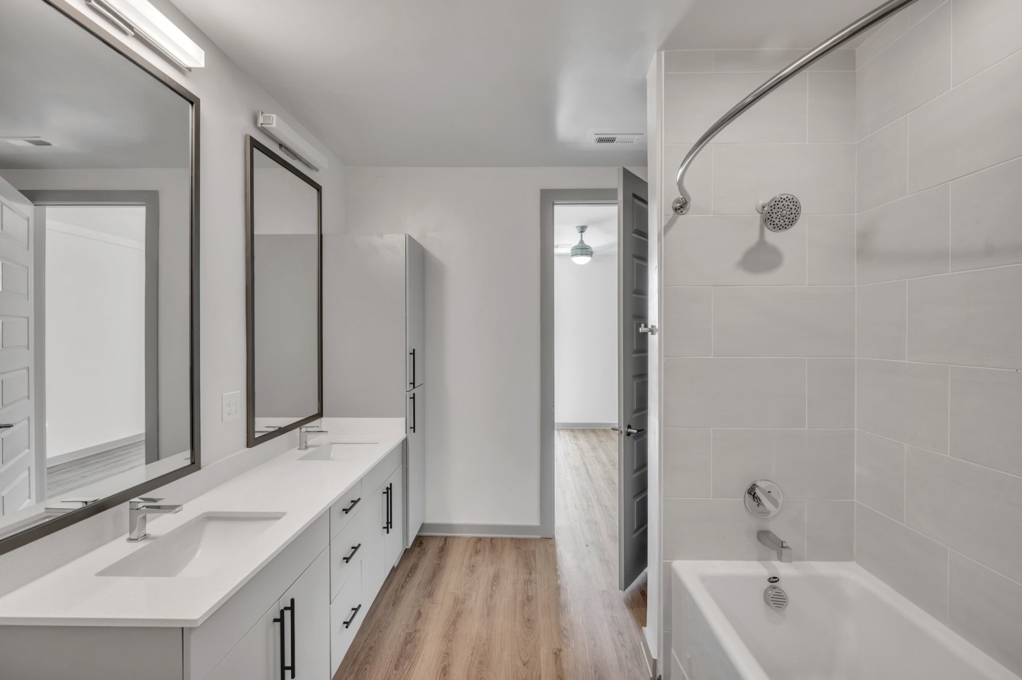 Aura Fifty4 Image 6