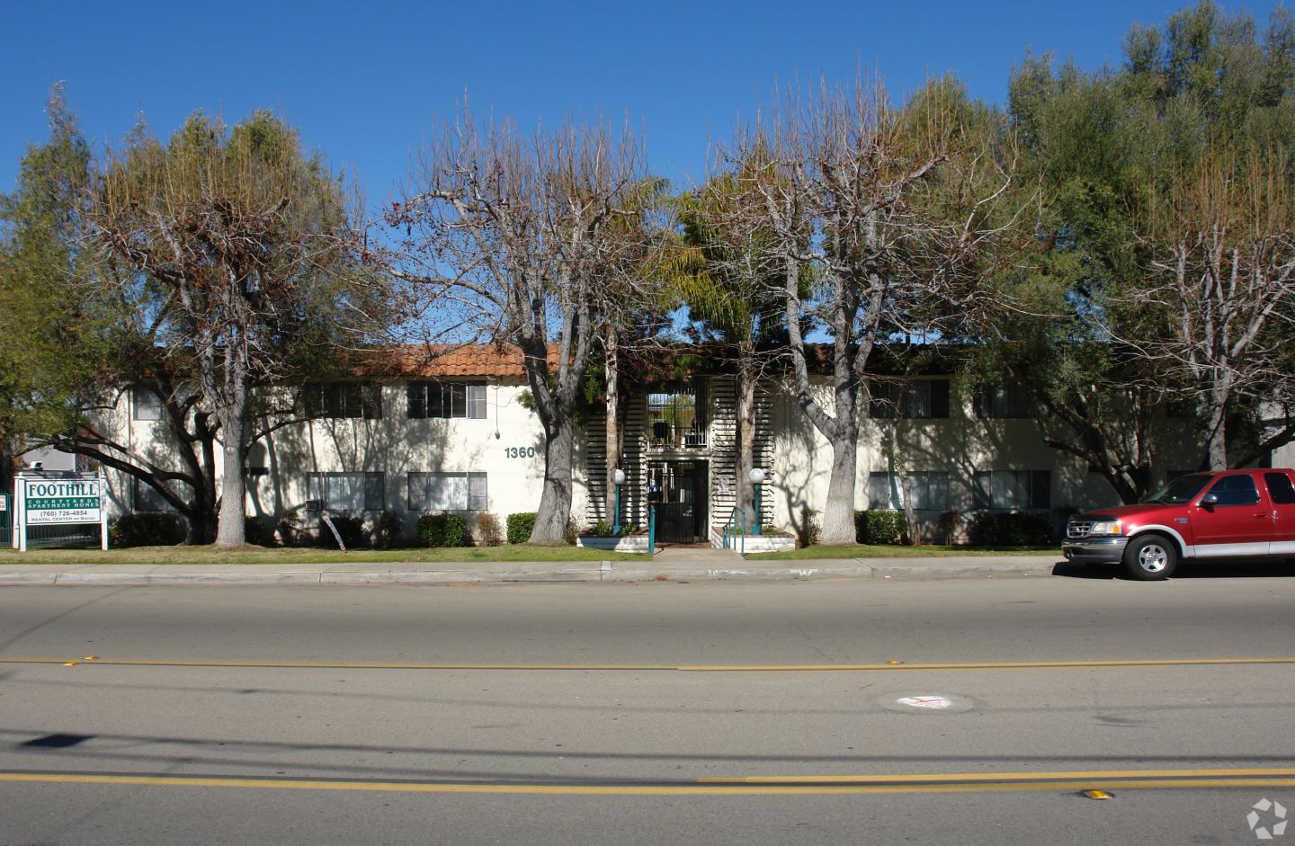 Foothill Courtyard Image 8