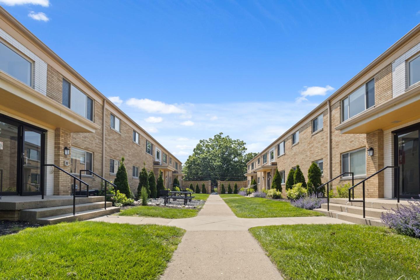Monon Living Image 95
