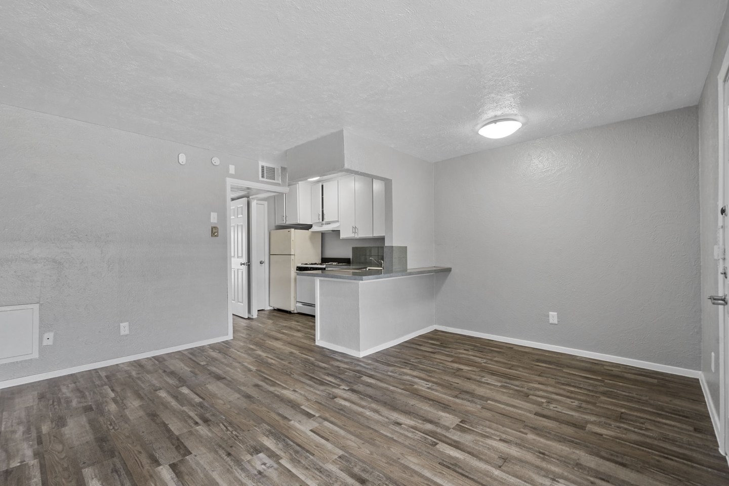 Flats at 183 Image 3