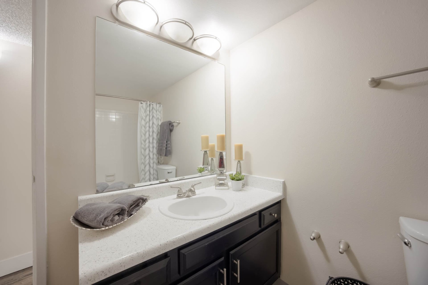 Woodland Hills Apartments Image 18