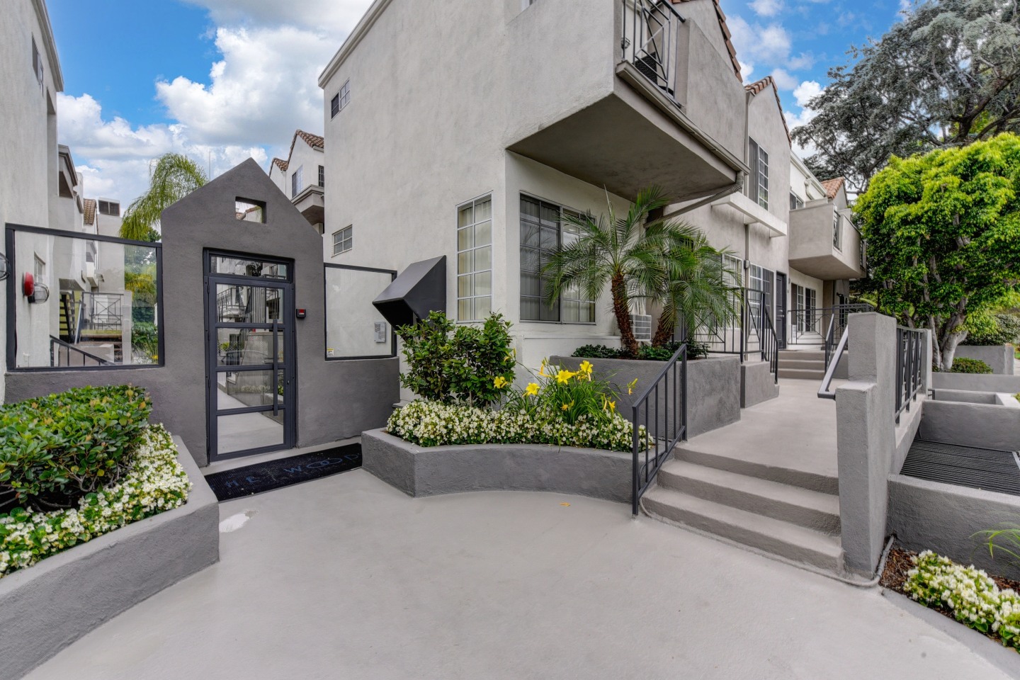 The Woods at Toluca Lake Image 4