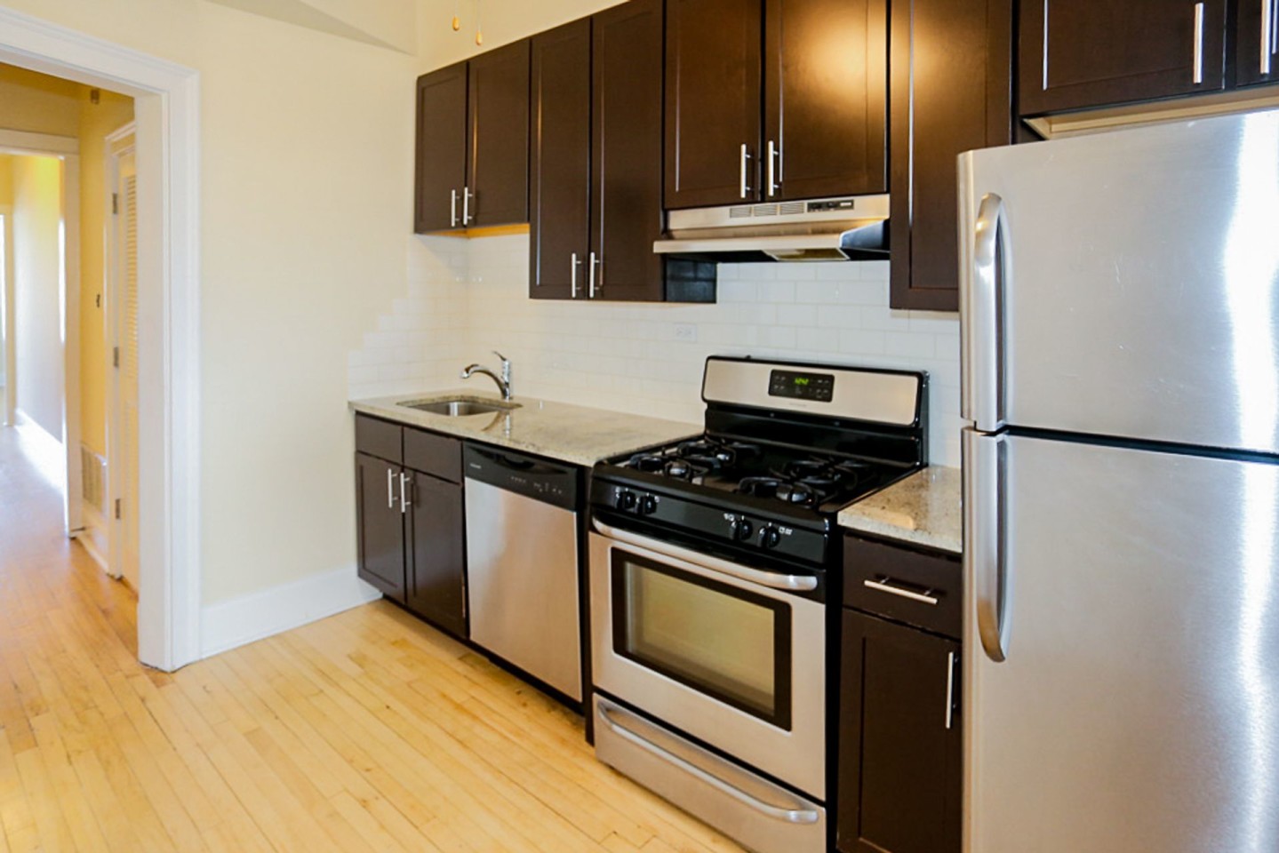 3054-58 N Greenview / 1507-11 W Barry Image 10