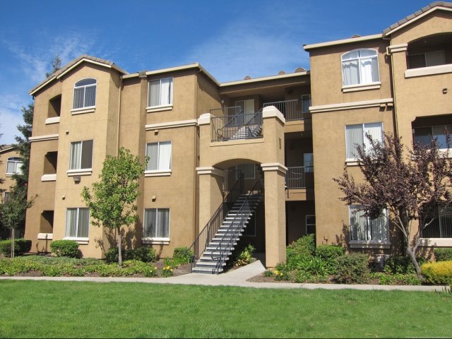 Pinnacle at Galleria Luxury Apartments Image 1