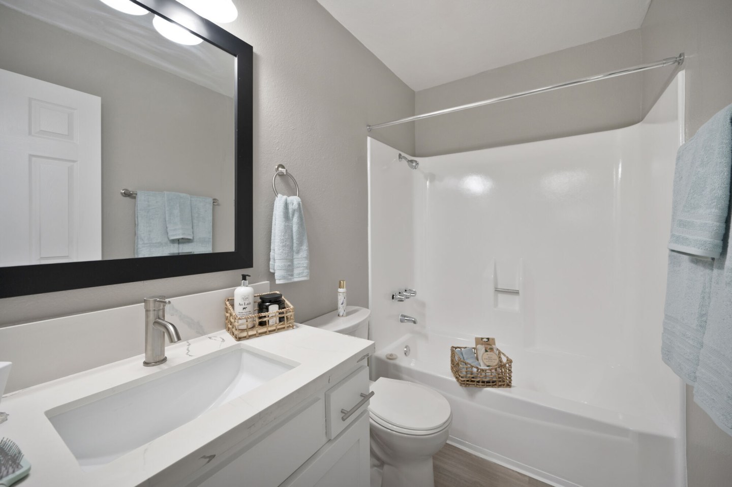 Pinewood Apartments Image 18