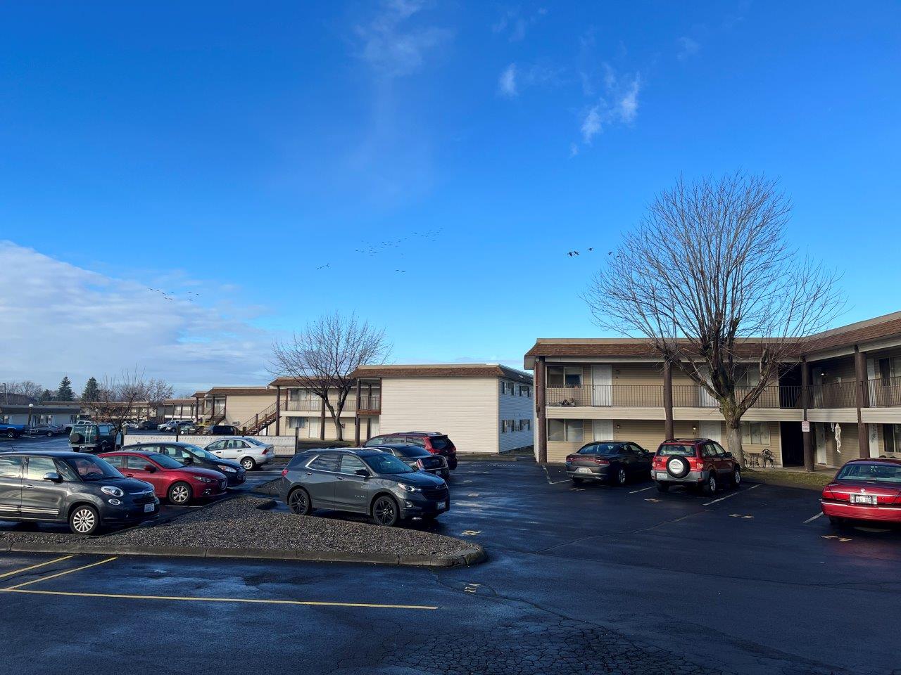 Creekside Apartments Image 2