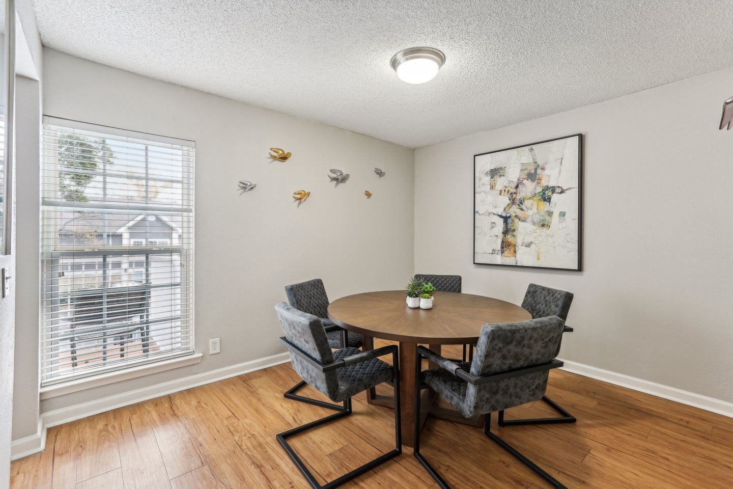 865 Bellevue Image 4