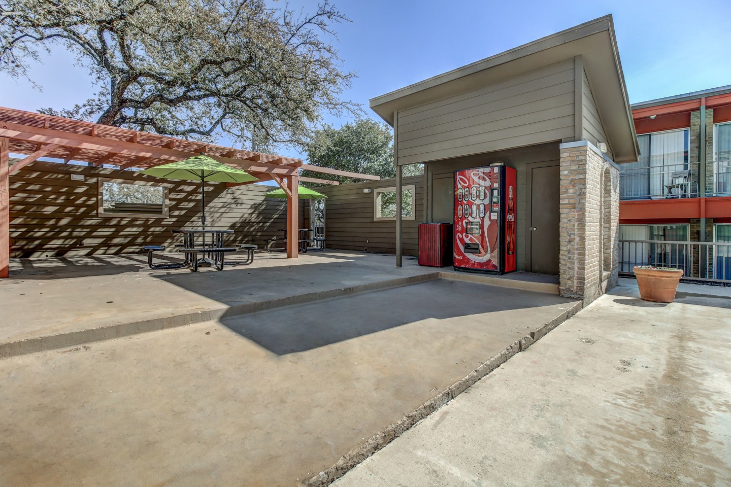 Oak Terrace Image 14