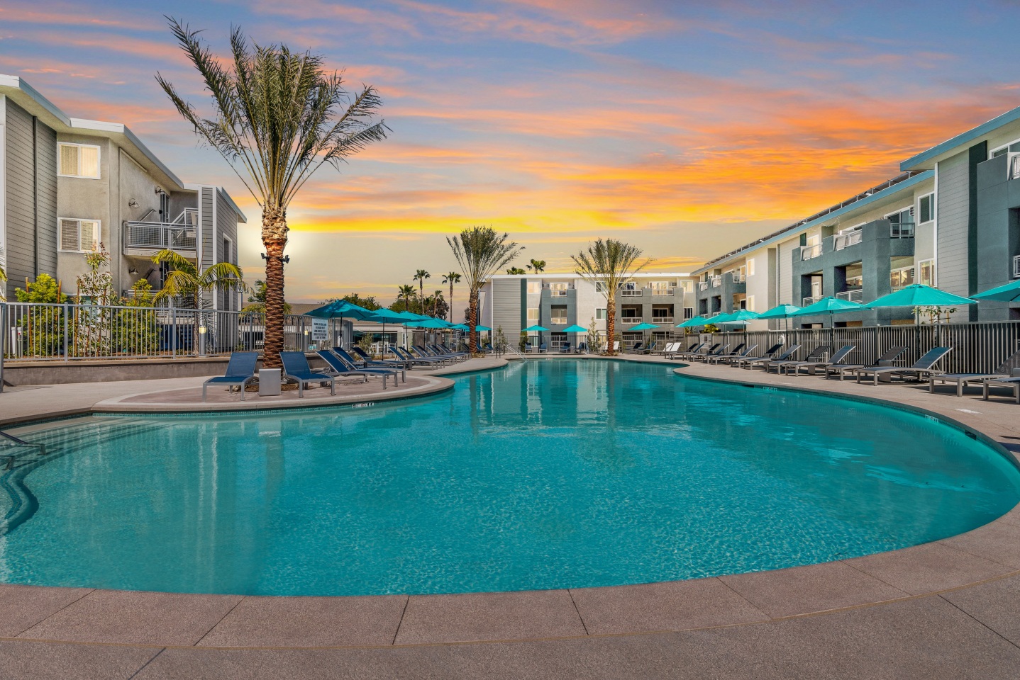 Pointe Luxe Apartment Homes Image 1