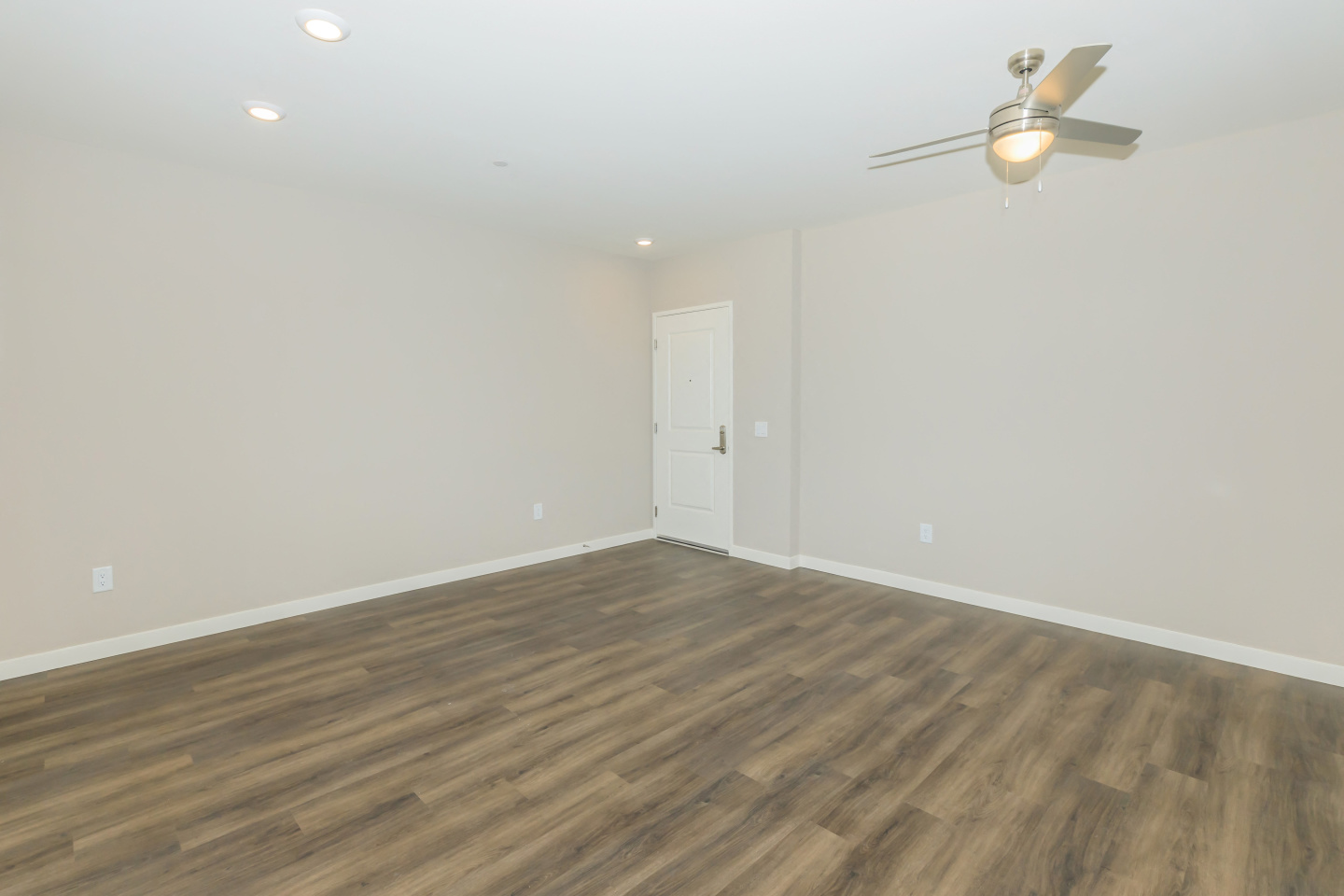 Los Alamitos Luxury Apartments Image 9
