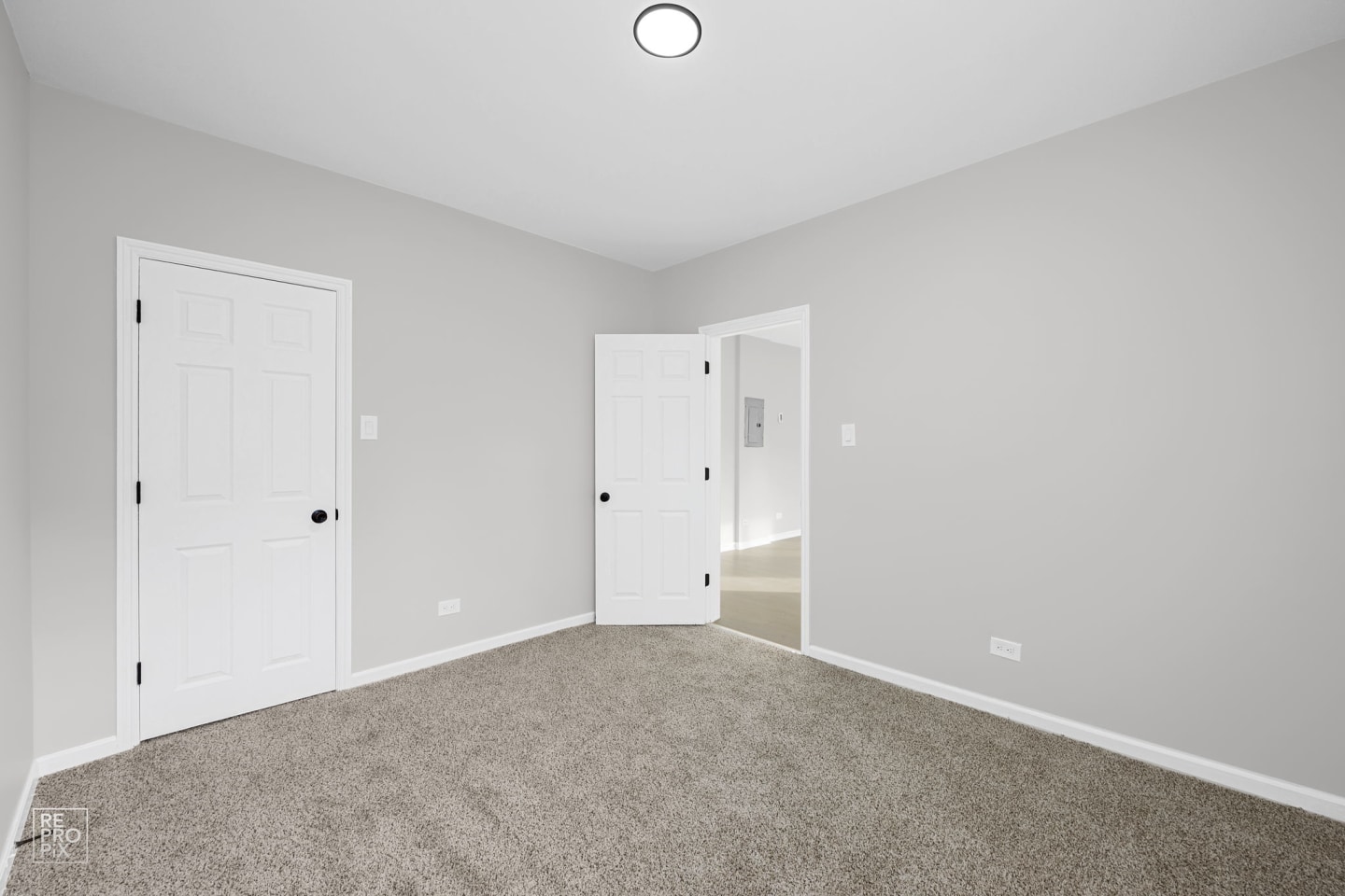 7706 S Coles Avenue Image 5