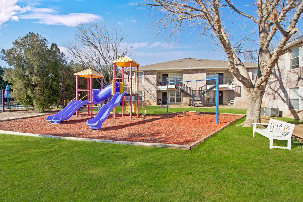 Encino Park Apartments Image 2