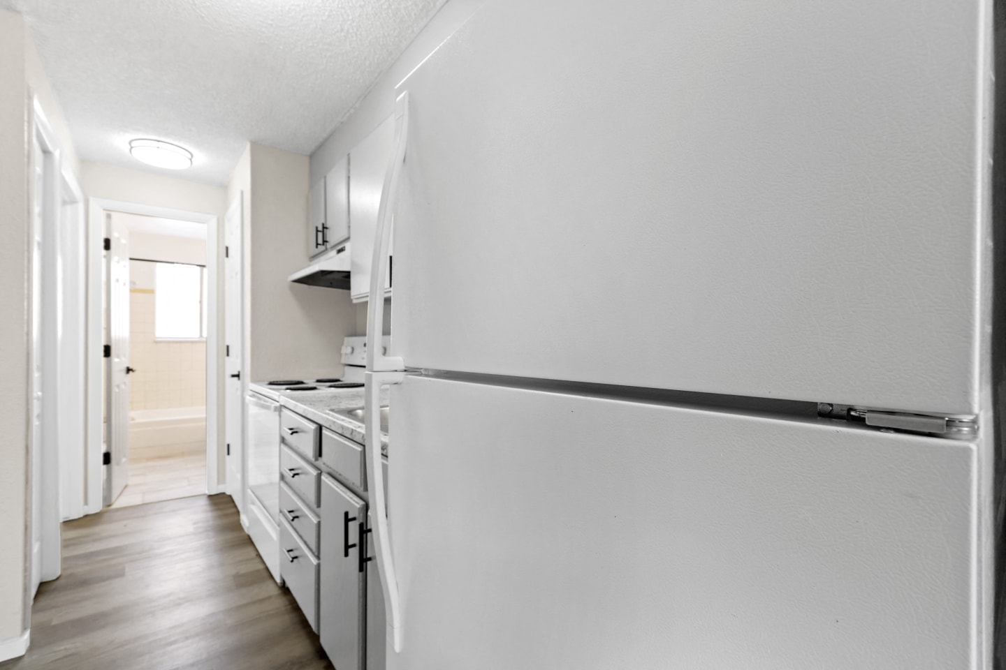 Royal Chateau Apartments Image 4