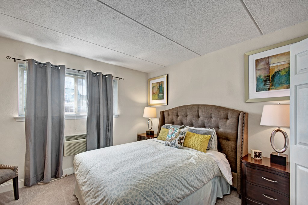 Golf Club Apartments and Townhomes Image 19